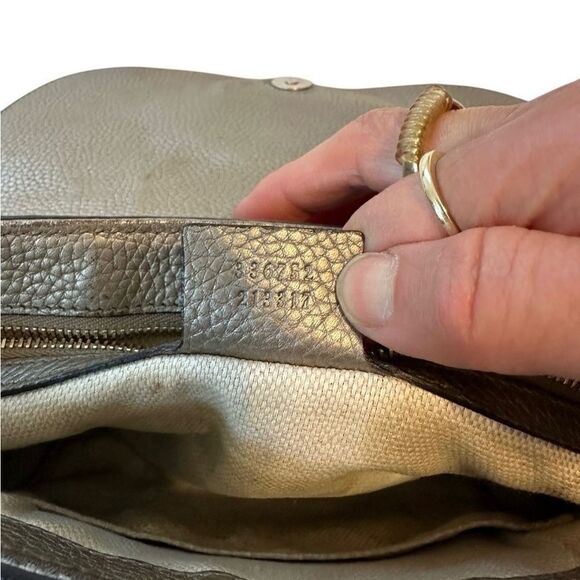 Gucci Gold SoHo Crossbody Bag with Chain Strap and Tassel - Picture 7 of 13